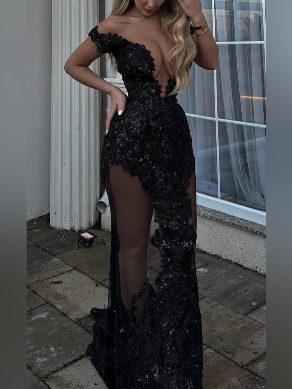 Elegant Black Embellished Evening Dress - Women's Formal Gow 600$